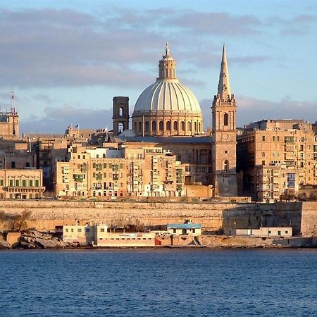 Luxury Apt W/ Side Seaviews And Pool, Top Location Sliema Luaran gambar