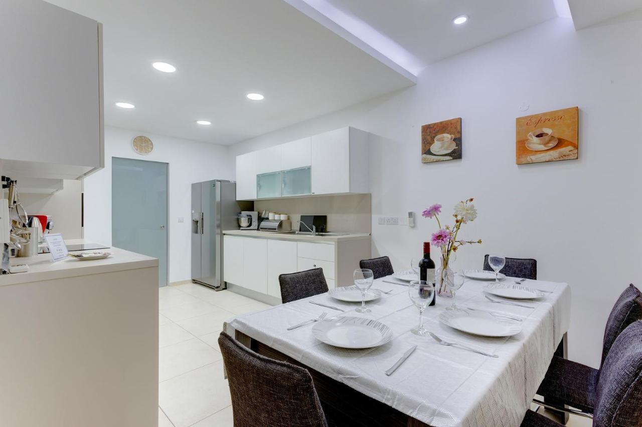 Luxury Apt W/ Side Seaviews And Pool, Top Location Sliema Luaran gambar