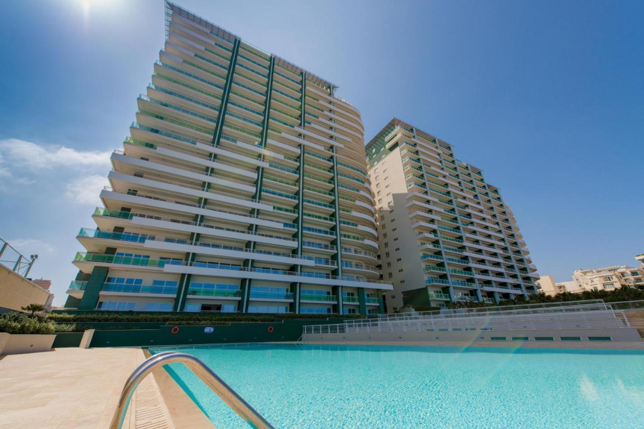 Luxury Apt W/ Side Seaviews And Pool, Top Location Sliema Luaran gambar