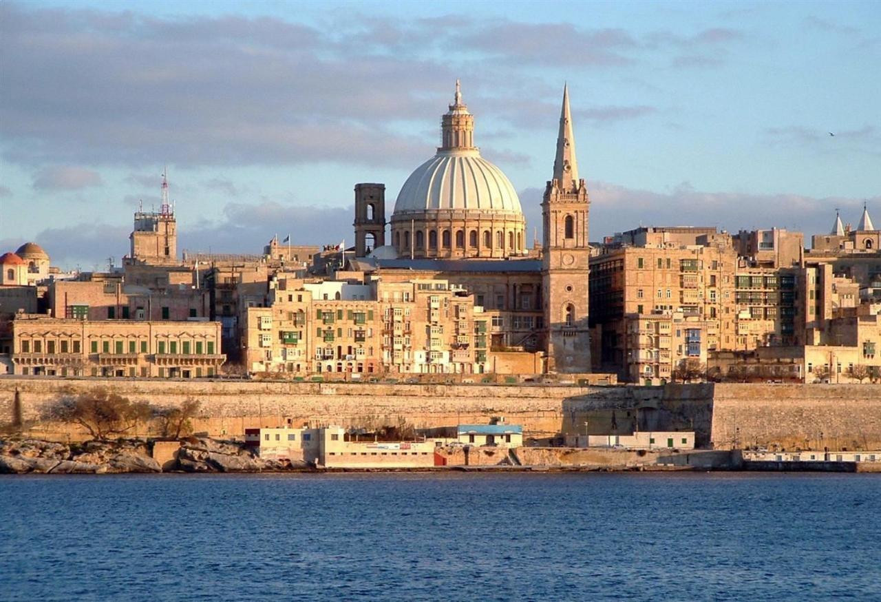 Luxury Apt W/ Side Seaviews And Pool, Top Location Sliema Luaran gambar