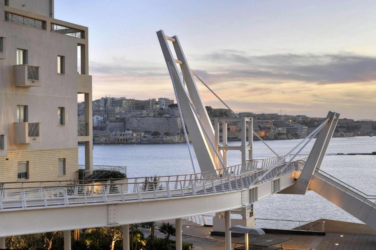 Luxury Apt W/ Side Seaviews And Pool, Top Location Sliema Luaran gambar