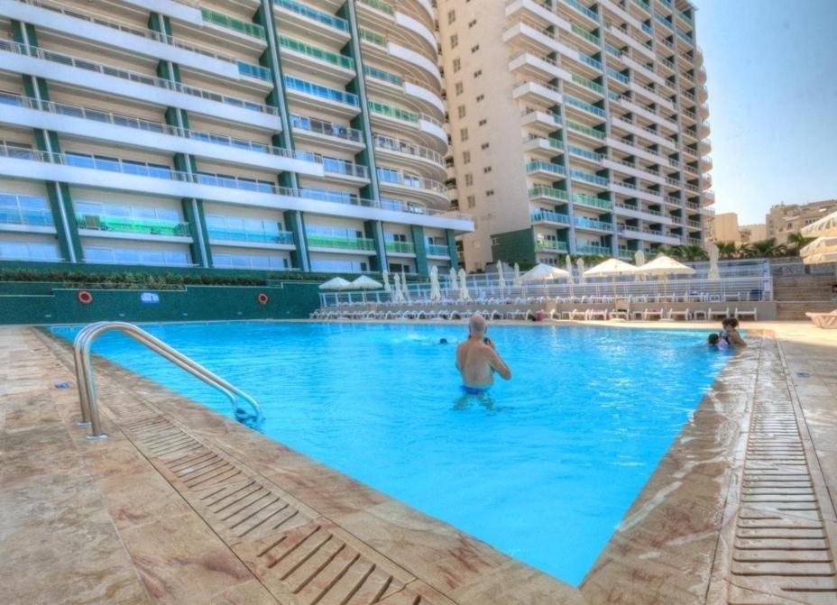 Luxury Apt W/ Side Seaviews And Pool, Top Location Sliema Luaran gambar